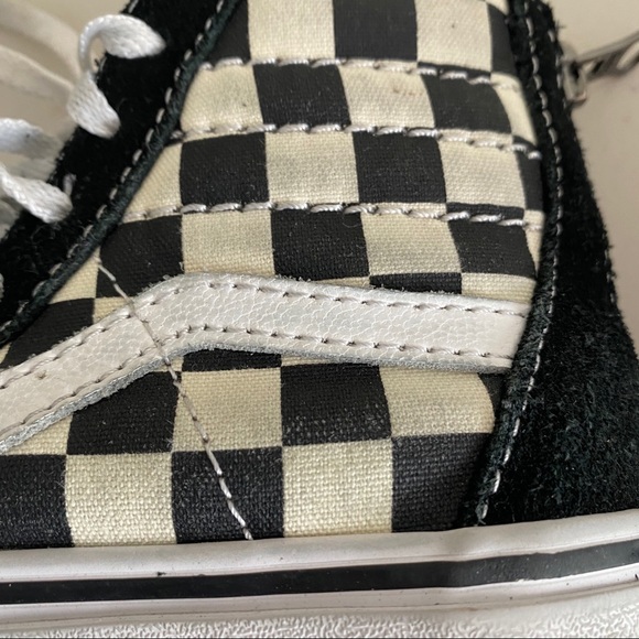 Vans x Disney Mickey Mouse Sk8 Hi Checkered - Picture 4 of 10